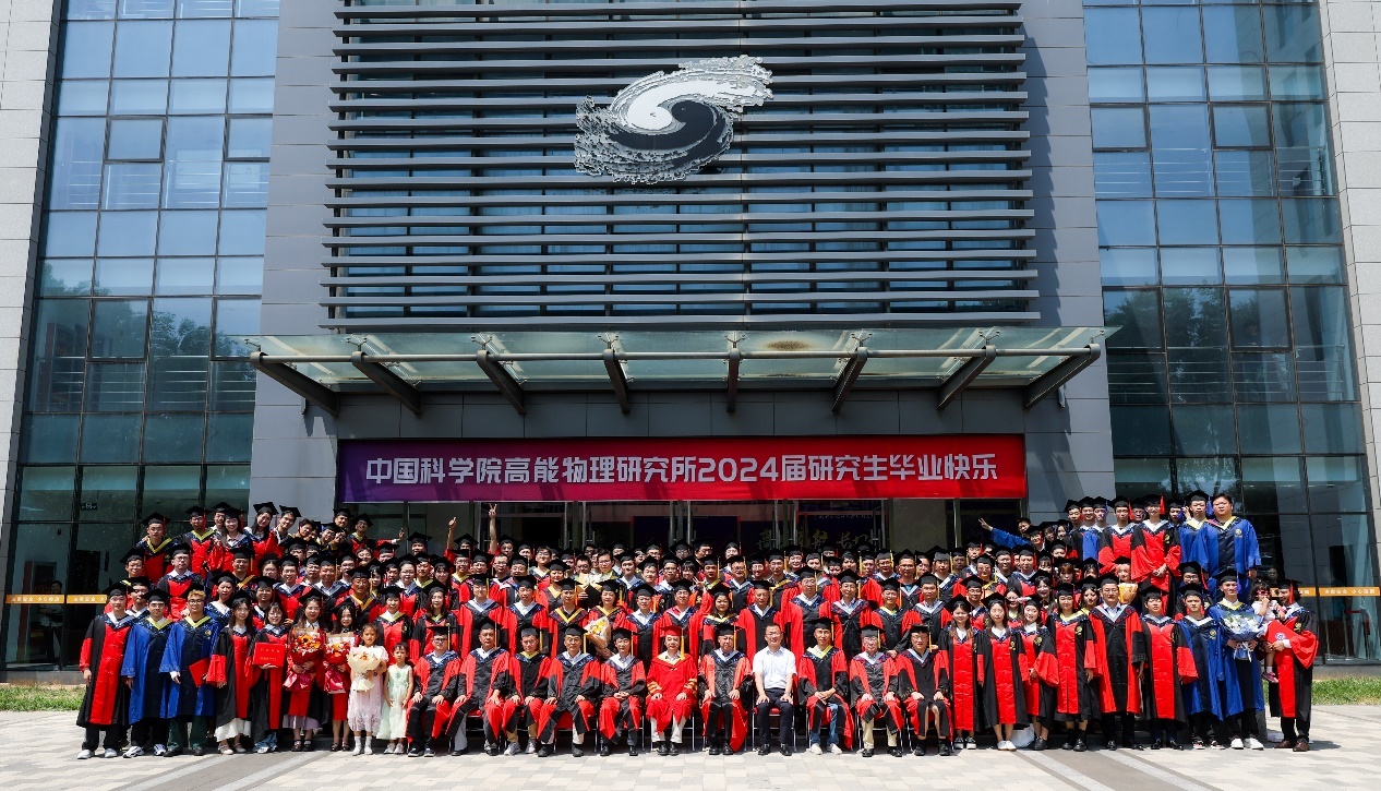 快盈v3举行2024年研究生毕业典礼