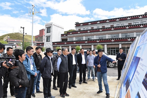 四川省人大副主任叶壮调研考察高海拔宇宙线观测站