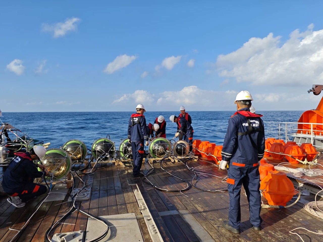  高能水下中微子望远镜预研工作取得重要进展