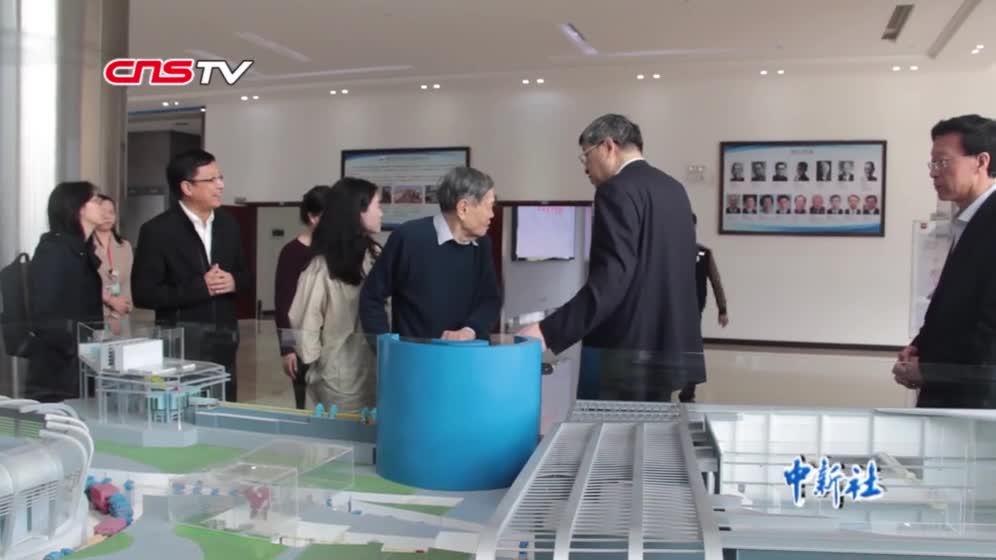 【中新网】诺贝尔物理学奖获得者杨振宁携夫人访问中国散裂中子源